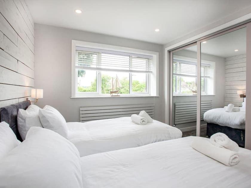 Honeybrook - Cosey Detached Home, Modern, Spacious トーキー エクステリア 写真